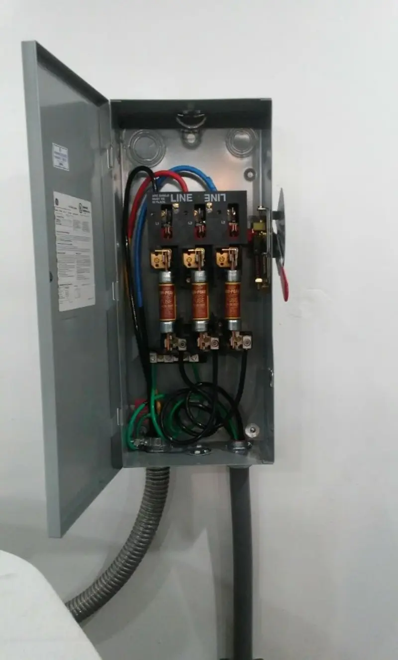 Three-phase disconnect switch installed for Smoke Detector Installation in North Plains